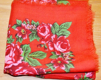 Vintage Scarf 70s Scarf Red Roses Traditional Wool Traditional Scarf Retro Scarf Foulard Second Hand Wear Vintage Clothing Mid Century