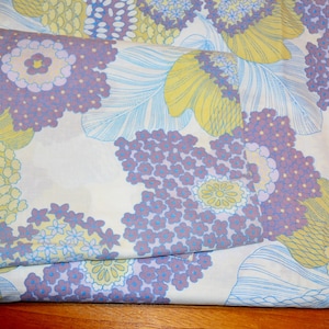 Beautiful vintage bed linen cotton purple / colorful 90s retro shabby chic country style vintage clothing