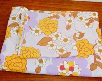 Beautiful vintage cotton bedding, colorful, flower power, 70s style, retro, mid-century fabric