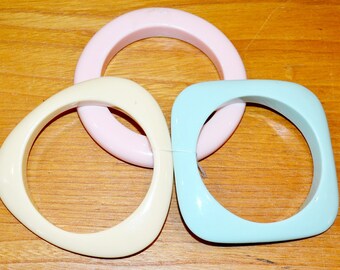 Beautiful vintage bangle set pastel colors 80s Vintage Clothing Retro Mid Century Second Hand Wear Fifties Rockabella