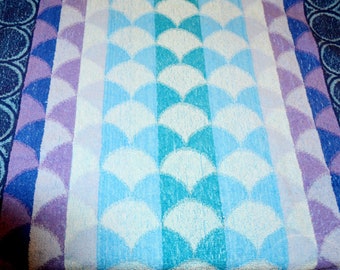 Belle grande serviette éponge vintage drap de bain violet/bleu années 70 années 70 Mid Century Retro tissu éponge matériel de couture