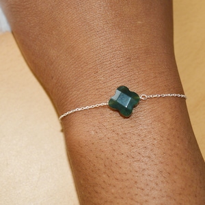 Armband vrouw ketting zeer fijne delicate charme parel klaver van groene agaat in massief zilver 925