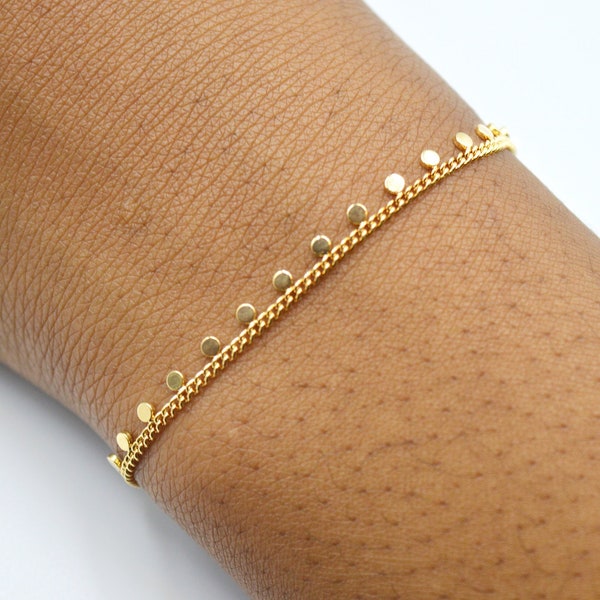 Minimalist women's bracelet, delicate gold-plated brass bracelet, round pendant chain bracelet, Mother's Day gift idea