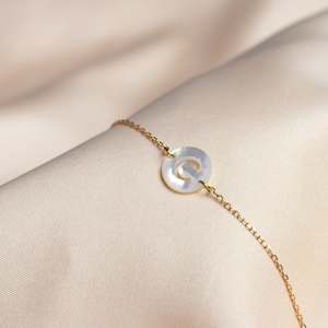 Pulsera Inicial Oro relleno 14K, carta personalizada nácar, Pulsera Minimalista, Pulsera Delicada cadena fina - Regalo Dama de Honor