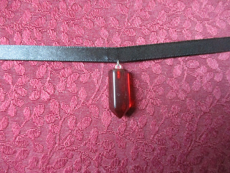Goth Red Glass inverted Pentagram Ribbon Choker Necklace