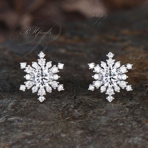 Art Deco Round Cut Moissanite Stud Earrings Unique Moissanite Halo Cluster Snowflake Earrings Delicate 14k White Gold Pierced Earrings Women