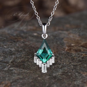 Dainty Kite Cut Emerald Wedding Necklace Unique 14k White Gold Baguette Moissanite Cluster Necklace Art Deco May Birthstone Birthday Pendant