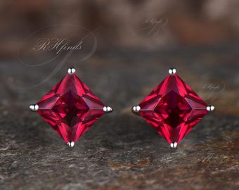 Boucles d'oreilles vintage princesse rubis Boucles d'oreilles solitaires uniques avec pierre de naissance de juillet Boucles d'oreilles percées en or blanc 14 carats avec pierres précieuses rouges