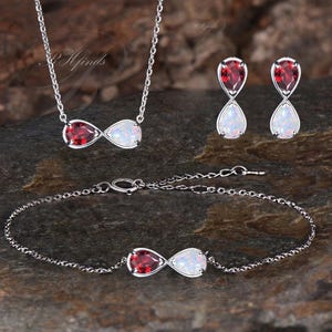 Einzigartige Pear Cut Rubin Opal Halskette Ohrringe Armband Minimalist Zwei Stein Anhänger Bolzen Frauen 14k Weißgold Ost West Infinity Schmuckset