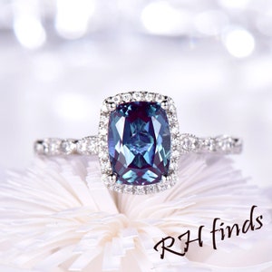 Cushion Alexandrite Engagement Ring Color-changing Alexandrite Ring Art Deco Halo 6x8mm Diamond Pave Wedding Ring Set 14K White Gold Ring