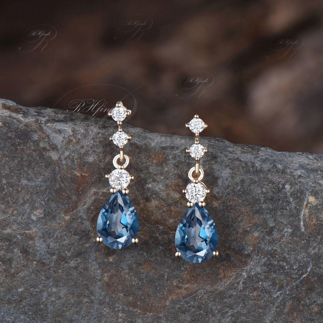 V3 Jewelry Sterling Silver 2.25 Carat Cushion Cut Natural London Blue Topaz Solitaire Pendant with 18