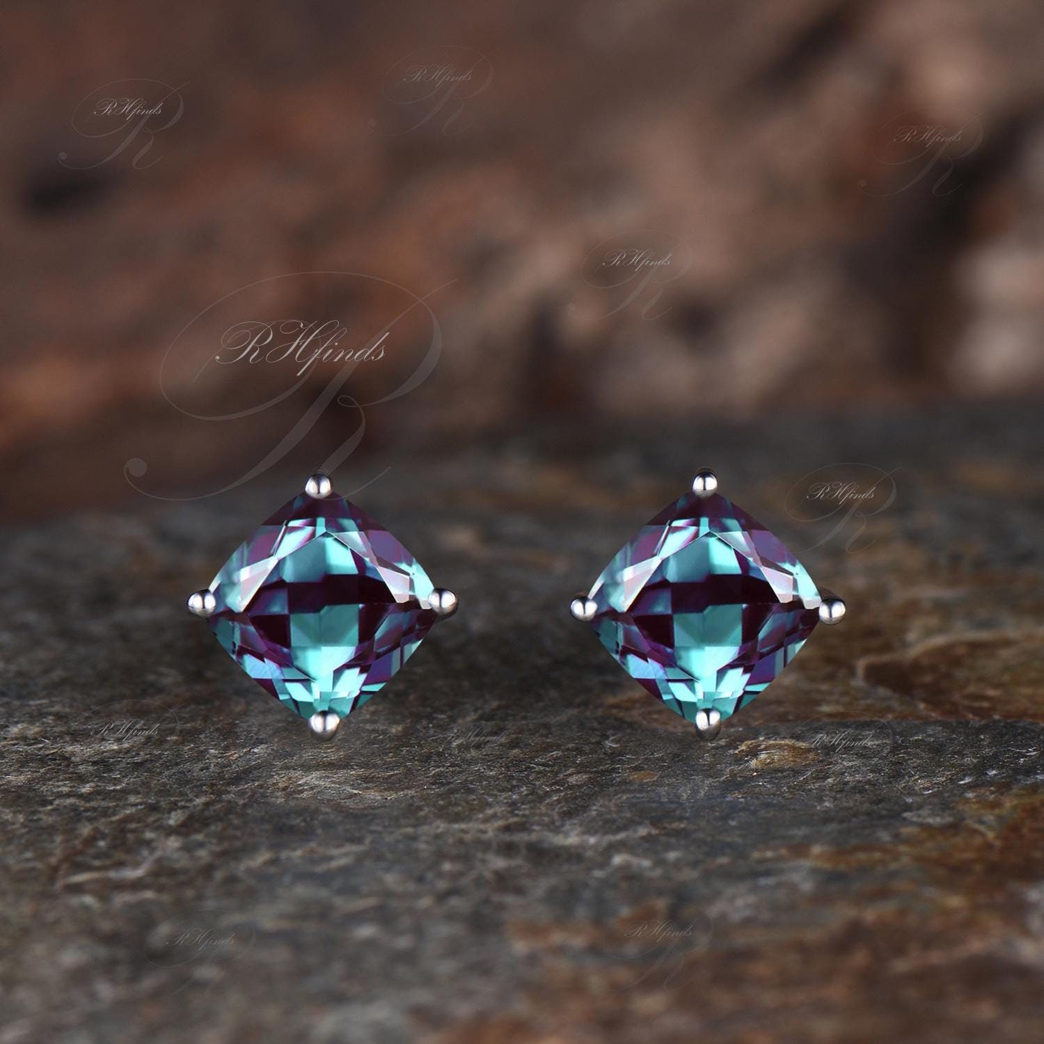 Alexandrite Naturelle 0,45 Carats - Certificat GIL, Couleur Changeante Vert/rouge