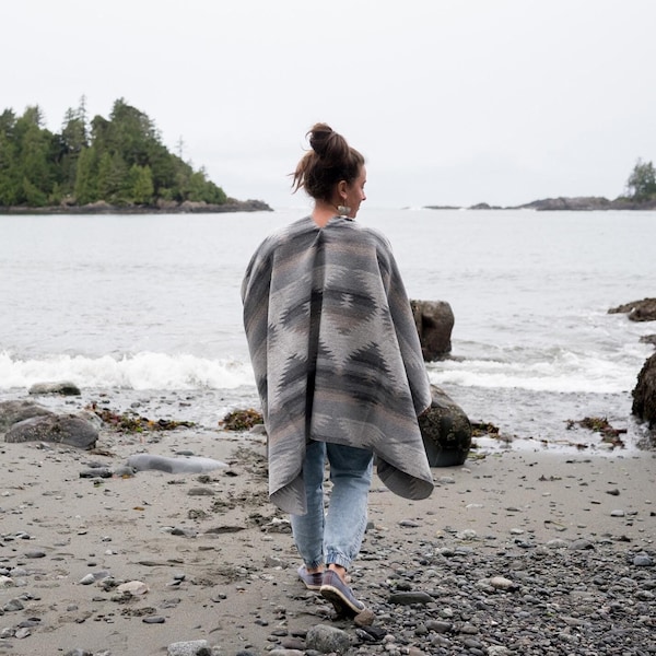 Reversible Shawl | FLOW