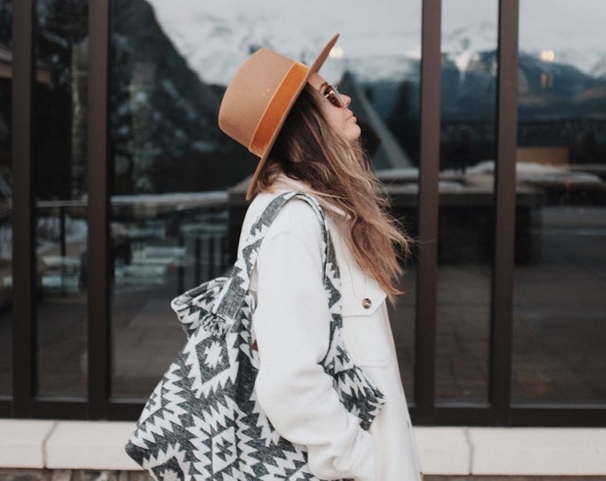 Travellin' Tote - ISLA