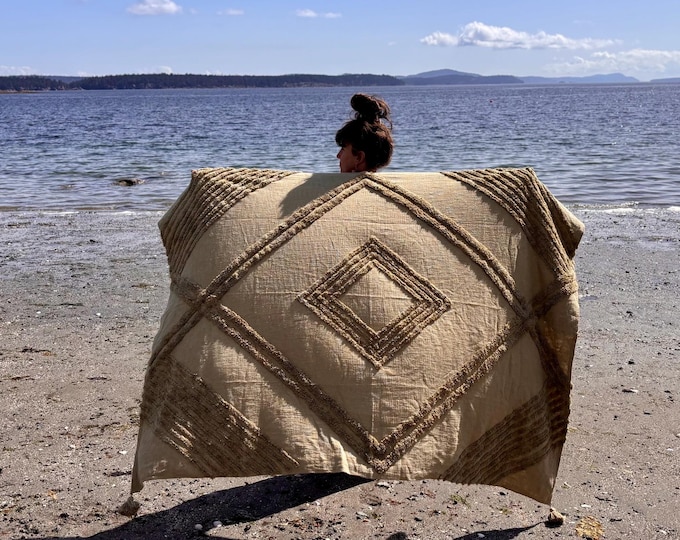 BELLA | Throw Blanket