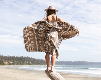 Couverture de plage Tofino - NOMAD - Boho, aztèque, navajo, sud-ouest, couverture de camping, jeté de couverture, couverture de yoga, couverture écharpe, couverture géométrique