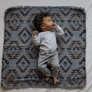 Azteken Babydecke | Geometrische Autositzdecke (30x30)