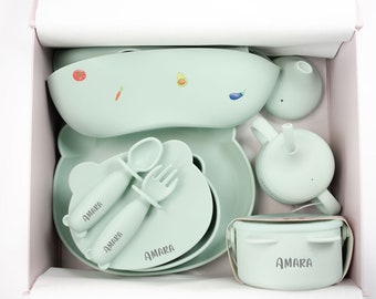 Baby Weaning Essentials-geschenkdoos | Gepersonaliseerde babybord, kom, bestek, slabbetje, drinkbeker en snackpot van JBØRN