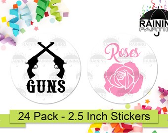 Puede incluir: Un conjunto de 24 pegatinas redondas, cada una de 6,35 cm de diámetro. Las pegatinas presentan dos diseños: uno con un par de pistolas cruzadas y el texto "GUNS" y el otro con una rosa rosa y el texto "Roses".