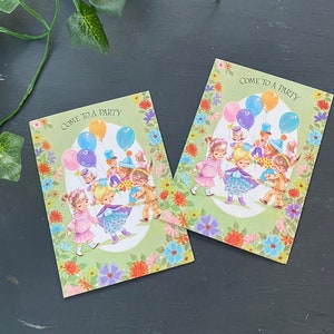 conjunto vintage de dois mod de festa de aniversário convite cartão de convite presente criança bebê menino menina fada floral flor venha para uma festa retro papel verde