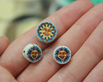 Vintage 1970&#39;s Sun Face Miniature Beads, 70&#39;s Retro Sun Silly Face Tie Dye White Tiny Miniature Wood Beads, Set Of Three Sun Beads Craft