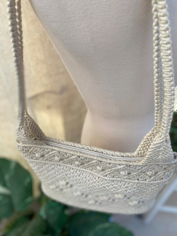 vintage 1970s white crochet shoulder bag purse wo… - image 6