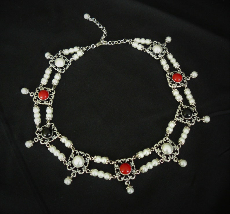 Renaissance style necklace with glass pearls and cabochons image 3