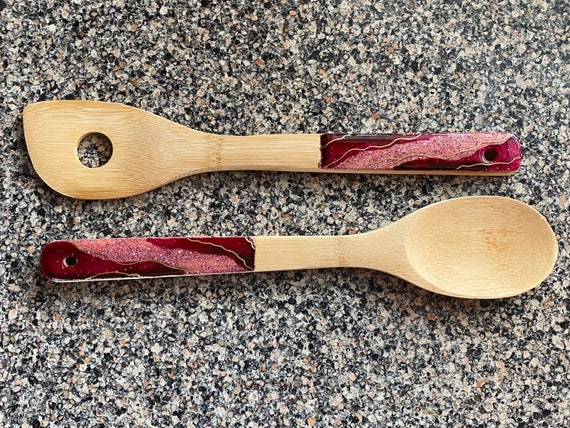 Two tone pink/fuchsia geode resin tipped bamboo serving set with gold accent