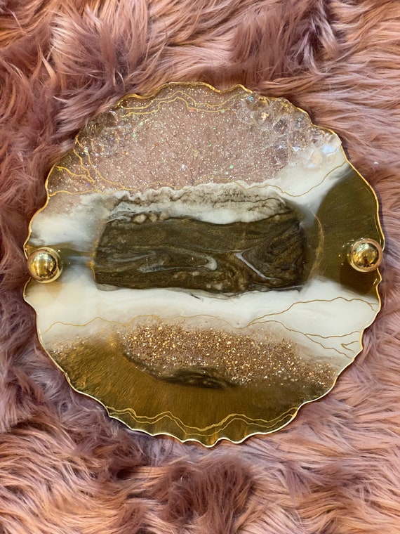 13 inch free form edge round agate resin vanity tray or desk tray cheese board in antique gold, white, and crystal with gold round handles