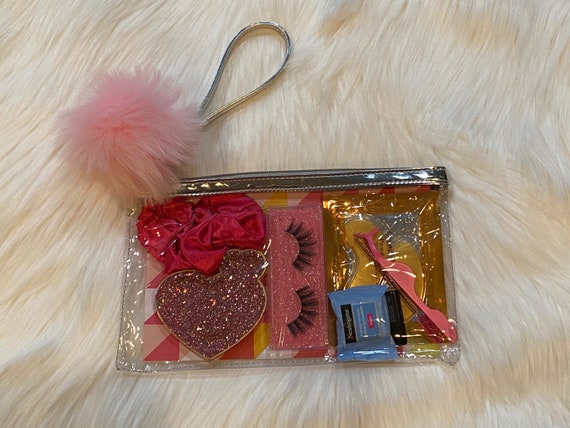 Single pair lash planchette resin holder with lash kit in matching pink with zippered plastic bag and coordinating puff