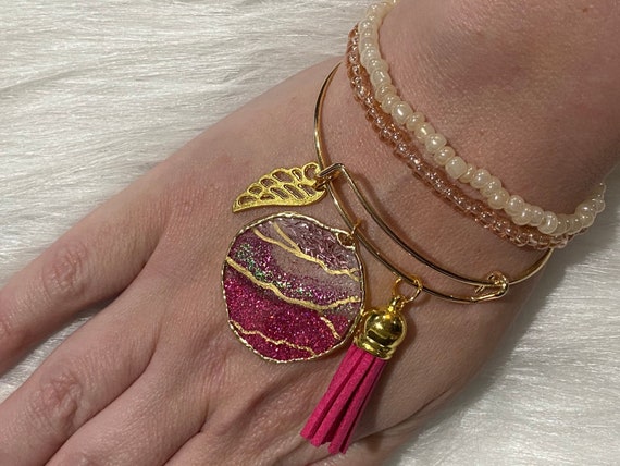 Pink/fuchsia Agate themed resin wearable art bracelet with coordinating charm and tassel BONUS matching beaded bracelets included