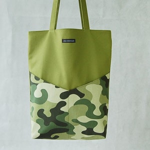 Shopper / Schultertasche mit Außentaschen - grün