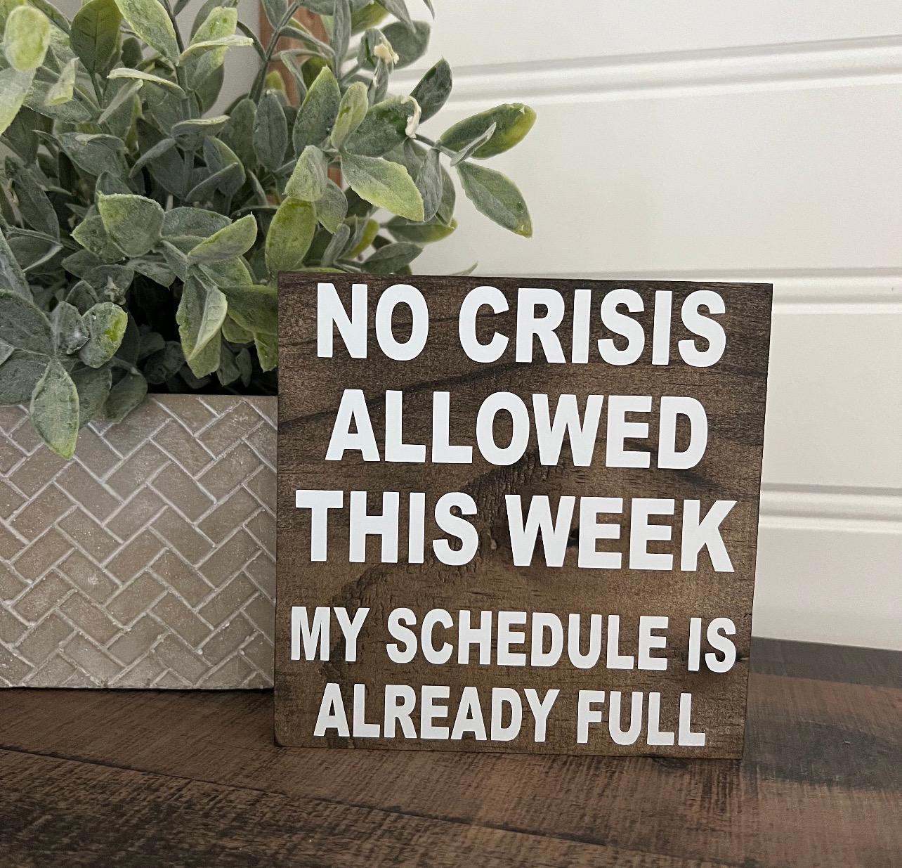 Plaque Décorative Bureau « No Crisis Allowed This Week » – Acrylique 15x15 Cm, Cadeau Inspirant Pour Collègue Ou Ami