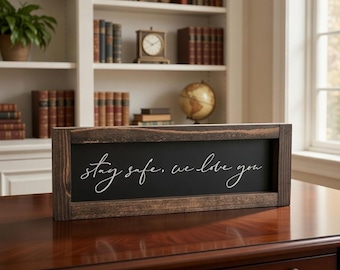 Mantente a salvo, te amamos. Letrero de madera hecho a mano. Baño. Regalo. Decoración de granja. Decoración del hogar. Letreros para dormitorio. Regalo para amigos. Regalo familiar.