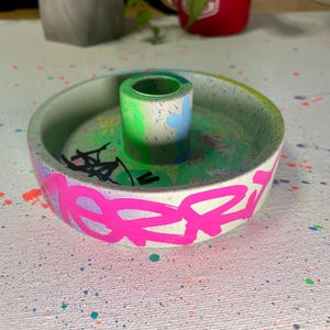 Gerecyclede kaarsenhouder met graffiti-effect – urban stijl voor je huis | Peruaanse wierookbrander | Keramische geurkaarsenhouder