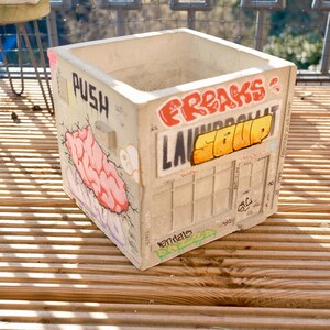 Warehouse-Pot Industrial Style Pflanztopf XL mit Graffiti Beton Lagerhaus Urban Deko Stifthalter Street Art Graffiti Planter Plant Pot