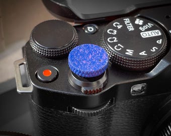 Edición Purple Noise – Botón de liberación suave para Fujifilm – Rociado a mano – Acabado de capa transparente 2K – Botón del obturador de la cámara