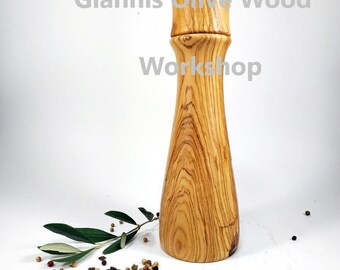 Olive Wood Pepper Mill (No 1)  8,66 inches