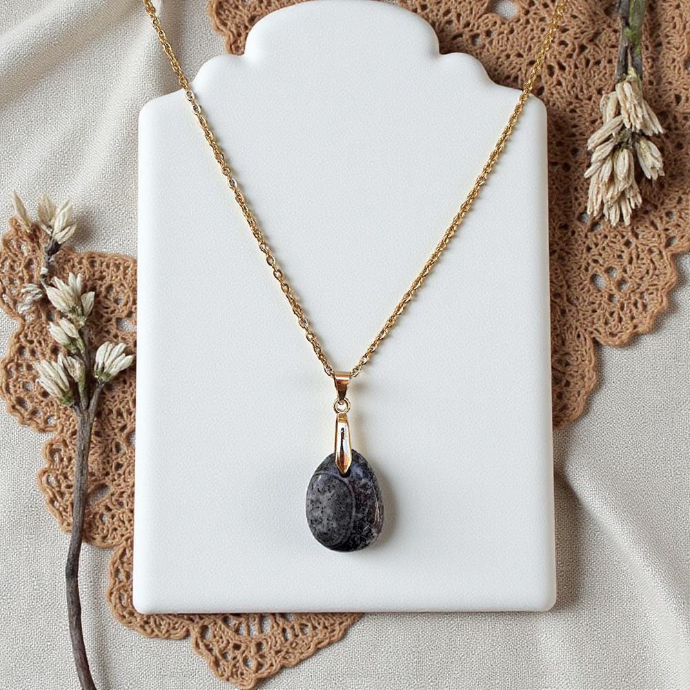 Collier Vintage Rare Perles Jaunes Avec Fleur Rouge Et Noire - Bijou Ancien Et Unique