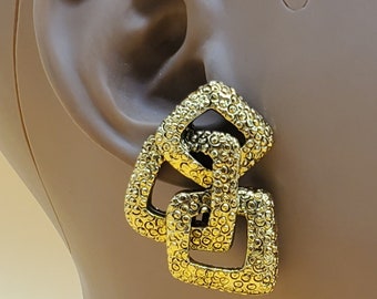 Boucles d'oreilles clip géométriques vintage Coraline lors du défilé