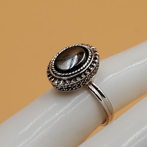 vintage Sarah Cov silver tone Hematite top adjustable size ring