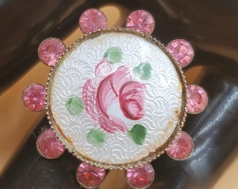 Broche vintage de rosa rosa esmaltada con técnica guilloché y detalles de pedrería rosa.