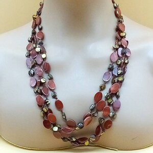 Collar babero vintage de concha y cuentas de color granate rojizo oxidado