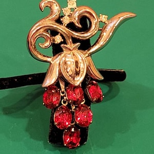 Vintage Crown Trifari Alfred Philippe ruby red rhinestone dangling cluster brooch