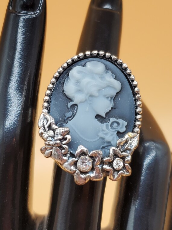 Vintage Cameo cocktail ring