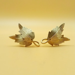 Boucles d&#39;oreilles Krementz vintage feuilles d&#39;or rempli de feuilles vissées