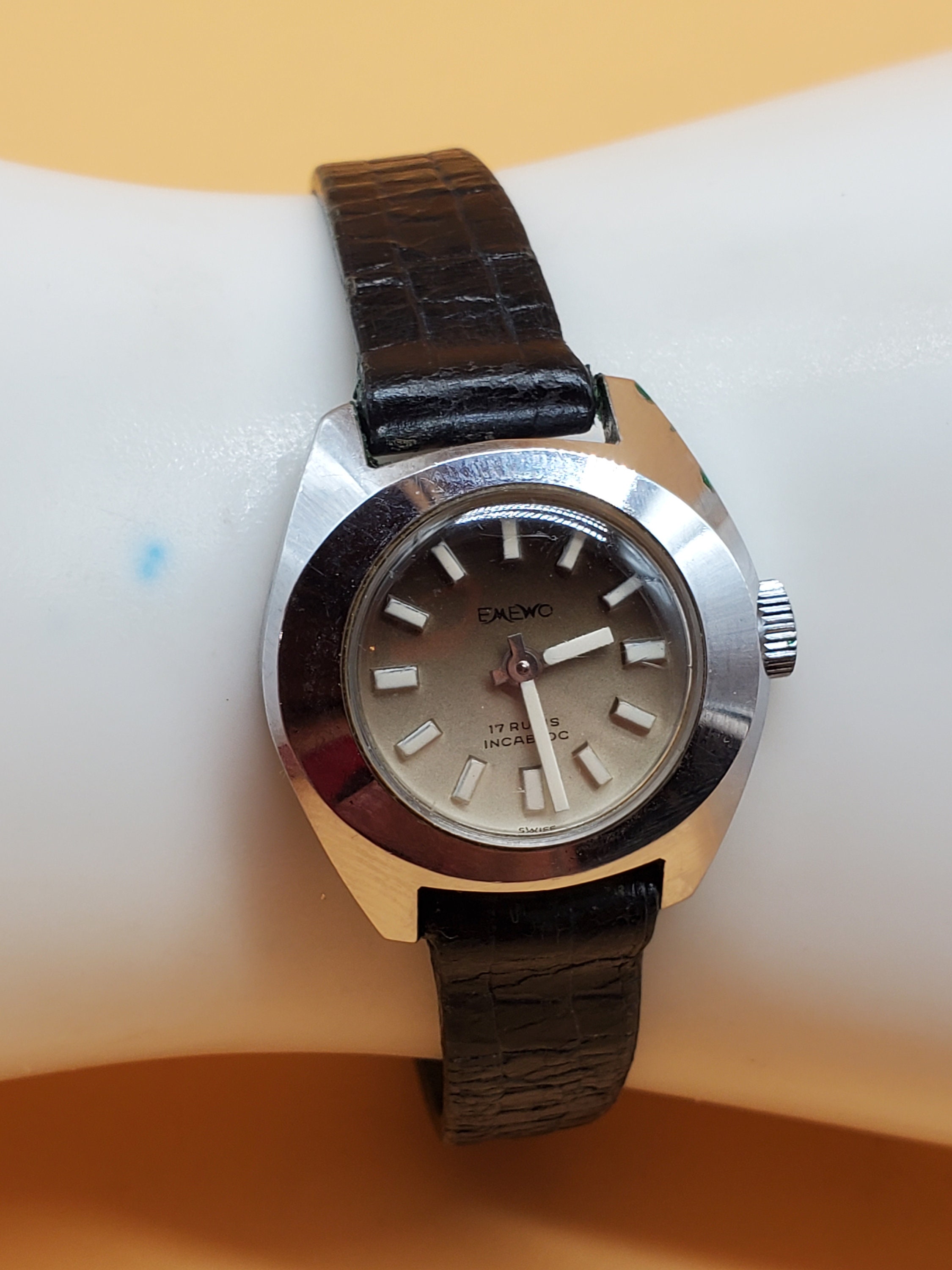 Vintage EMEWO 17 Rubis Inca Bloc Swiss Made Wind up Watch, WORKS