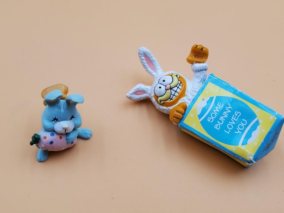 Vintage plastic Easter pin, select styles - image 1