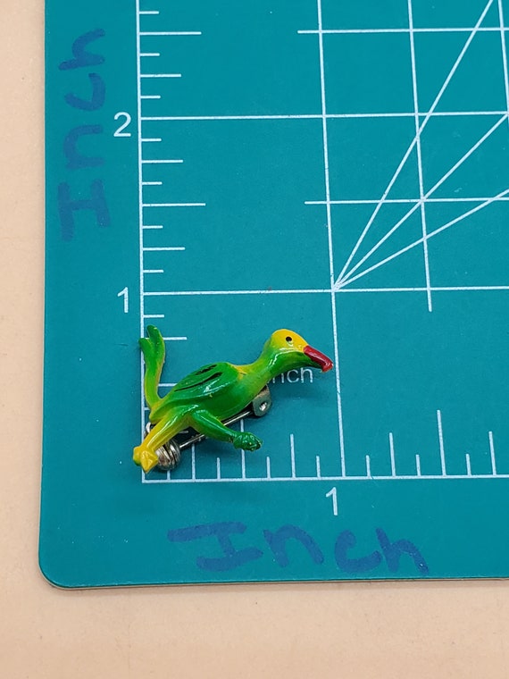Vintage green enamel roadrunner bird scatter pin Gem