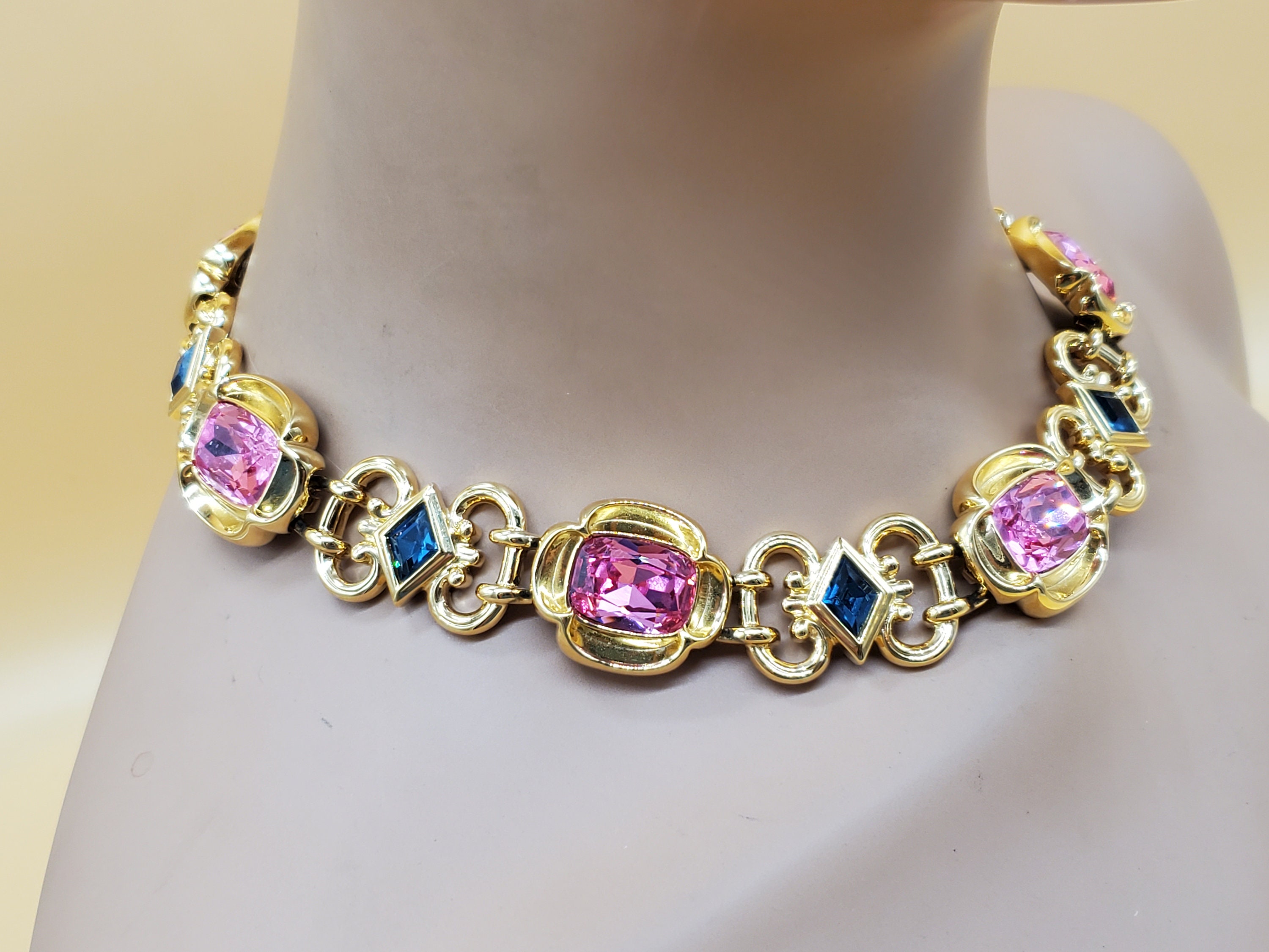 Chennie ラインストーンチョーカーネックレス ゴールドクリスタルチョーカーネックレス ファッション鎖骨チェーン パーティー キラキラチェーン ジュエリー ヴィンテージのCRYSTALINEゴールドトーンのチャンキーなステートメント